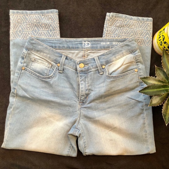 New Directions Skinny Capris - Picture 2 of 16